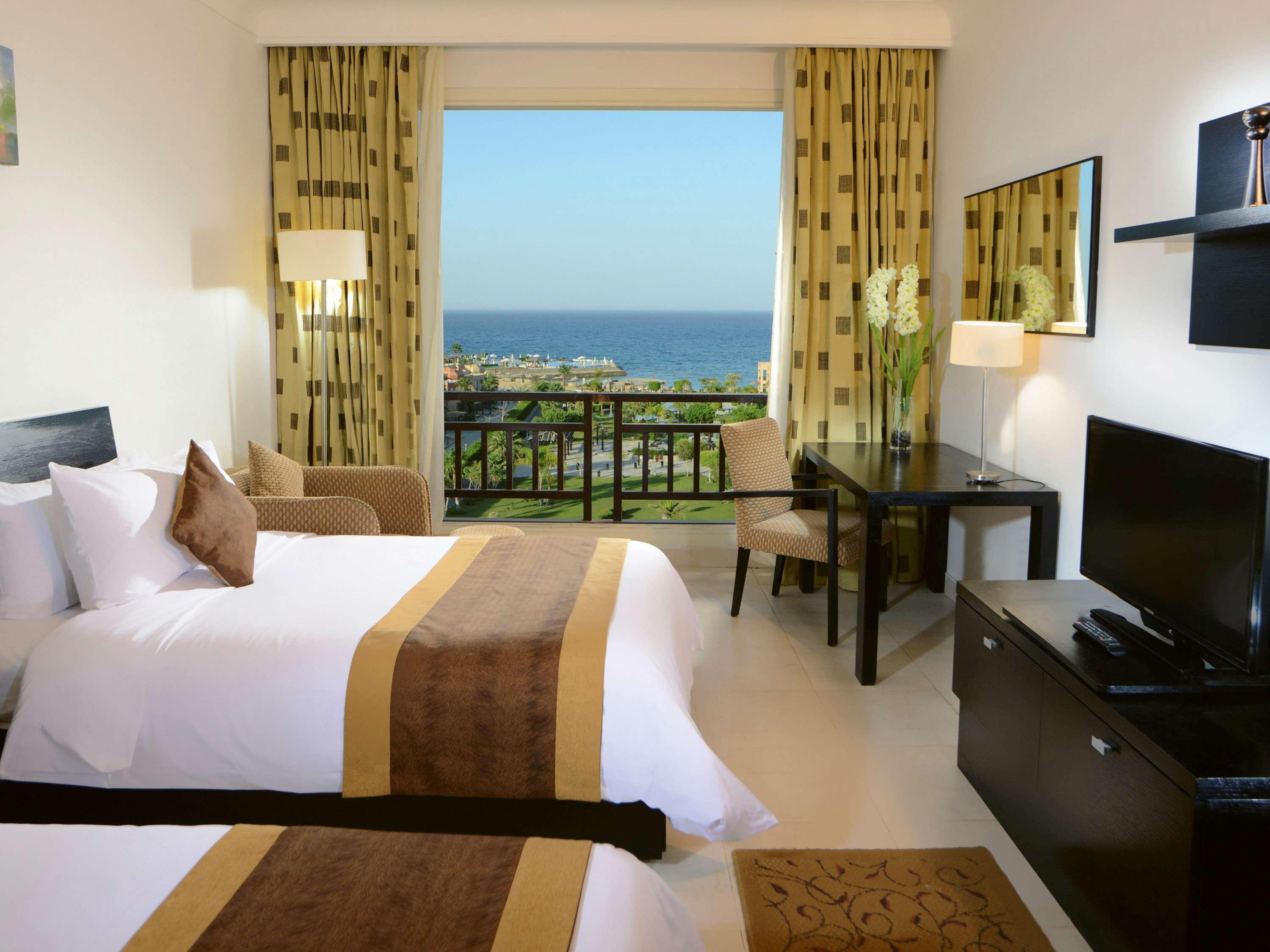 Moevenpick Resort El Sokhna Ain Sukhna Buitenkant foto A room at the Hilton Sharm El Sheikh