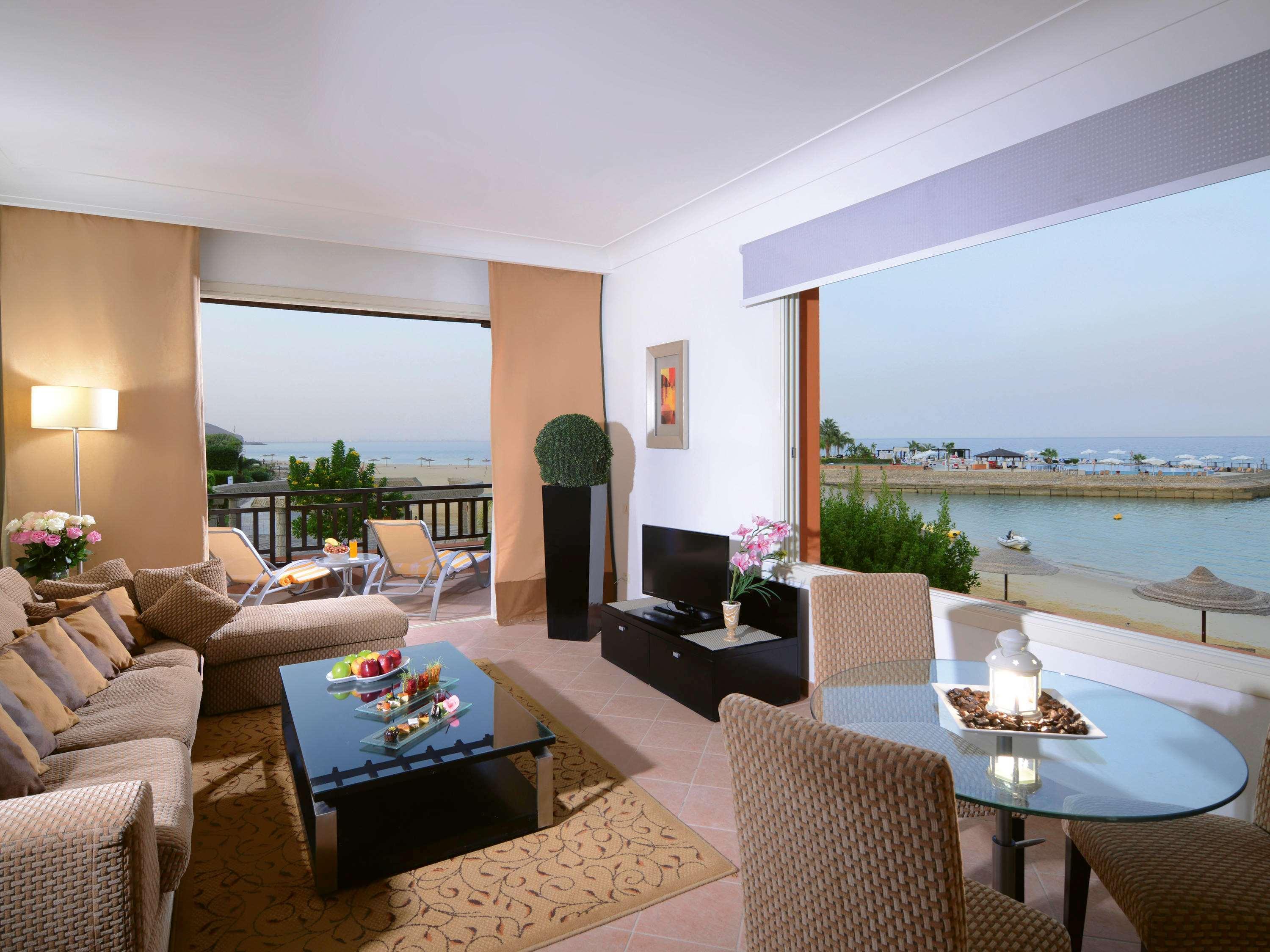 Moevenpick Resort El Sokhna Ain Sukhna Buitenkant foto A living room in a luxury apartment