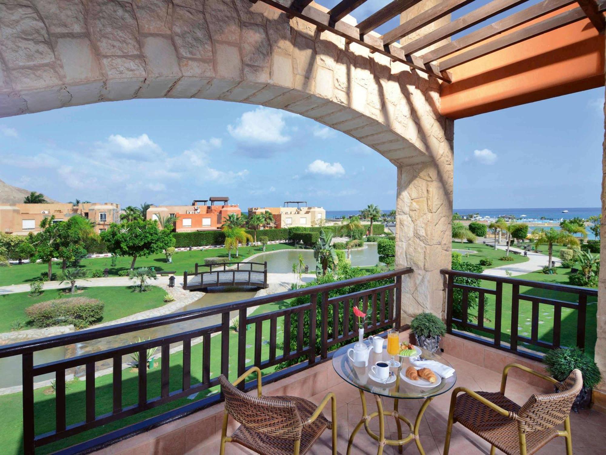 Moevenpick Resort El Sokhna Ain Sukhna Buitenkant foto View from a balcony
