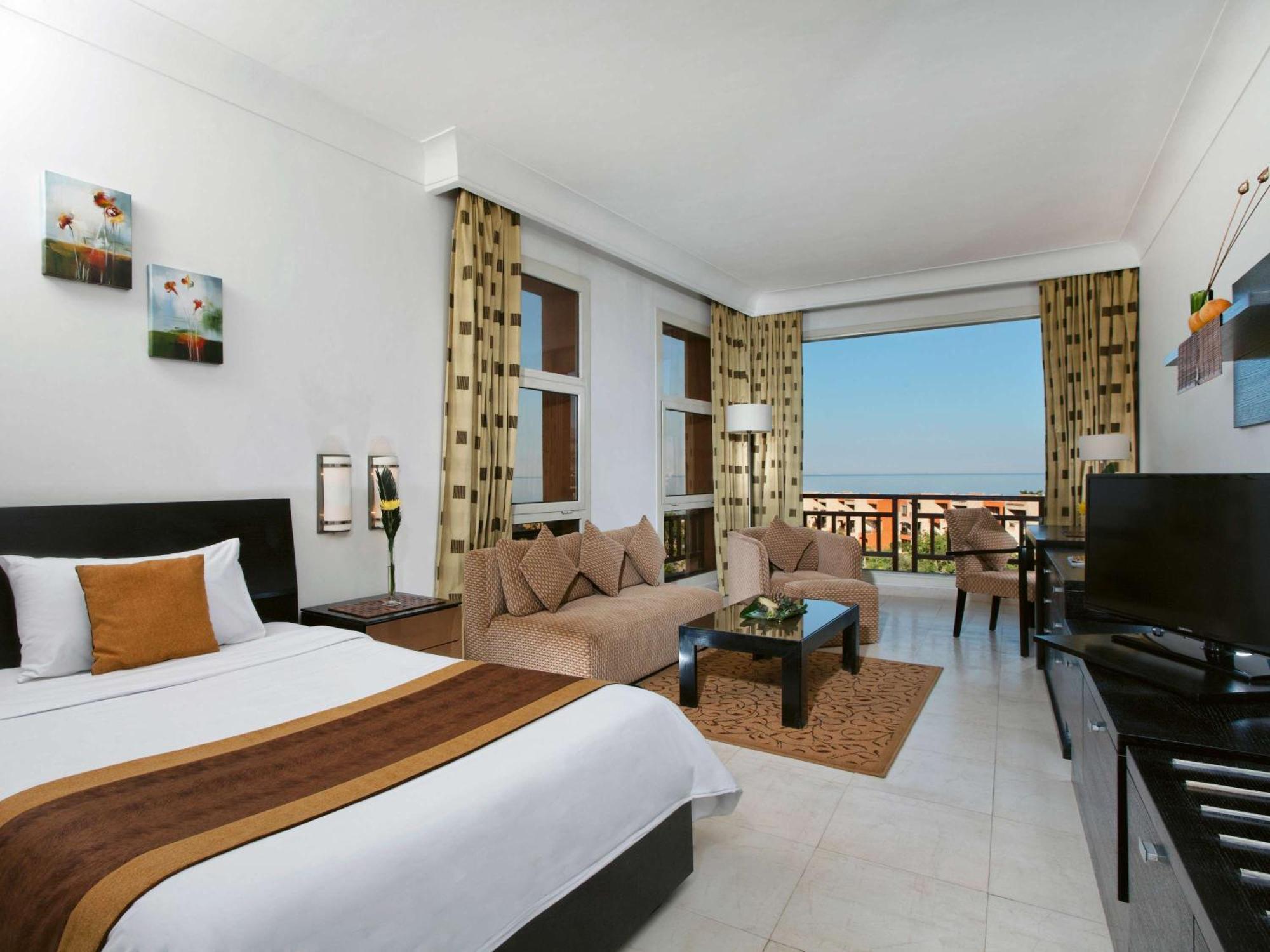 Moevenpick Resort El Sokhna Ain Sukhna Buitenkant foto A room at the hotel
