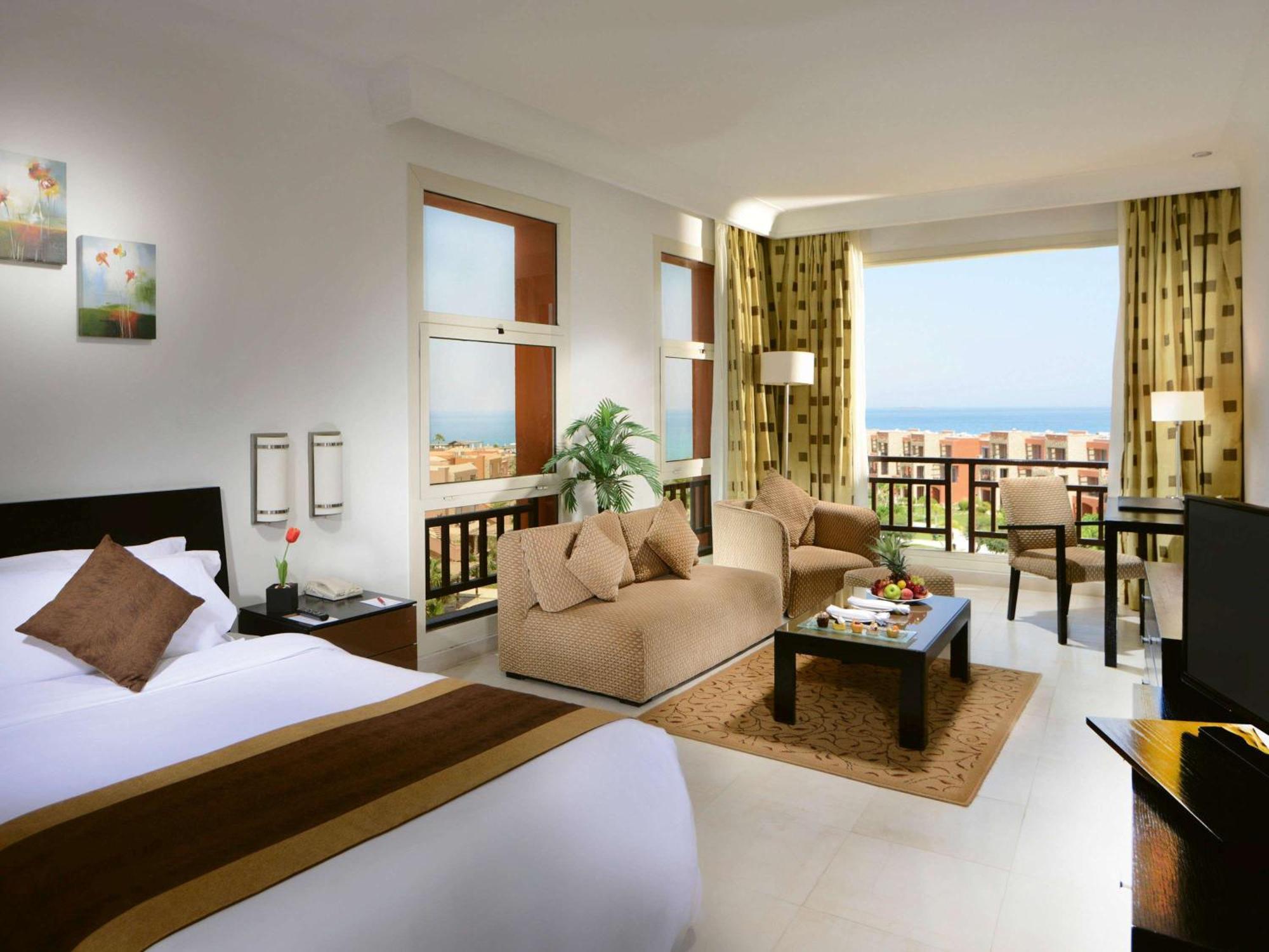 Moevenpick Resort El Sokhna Ain Sukhna Buitenkant foto A suite at the Hilton Sharm El Sheikh
