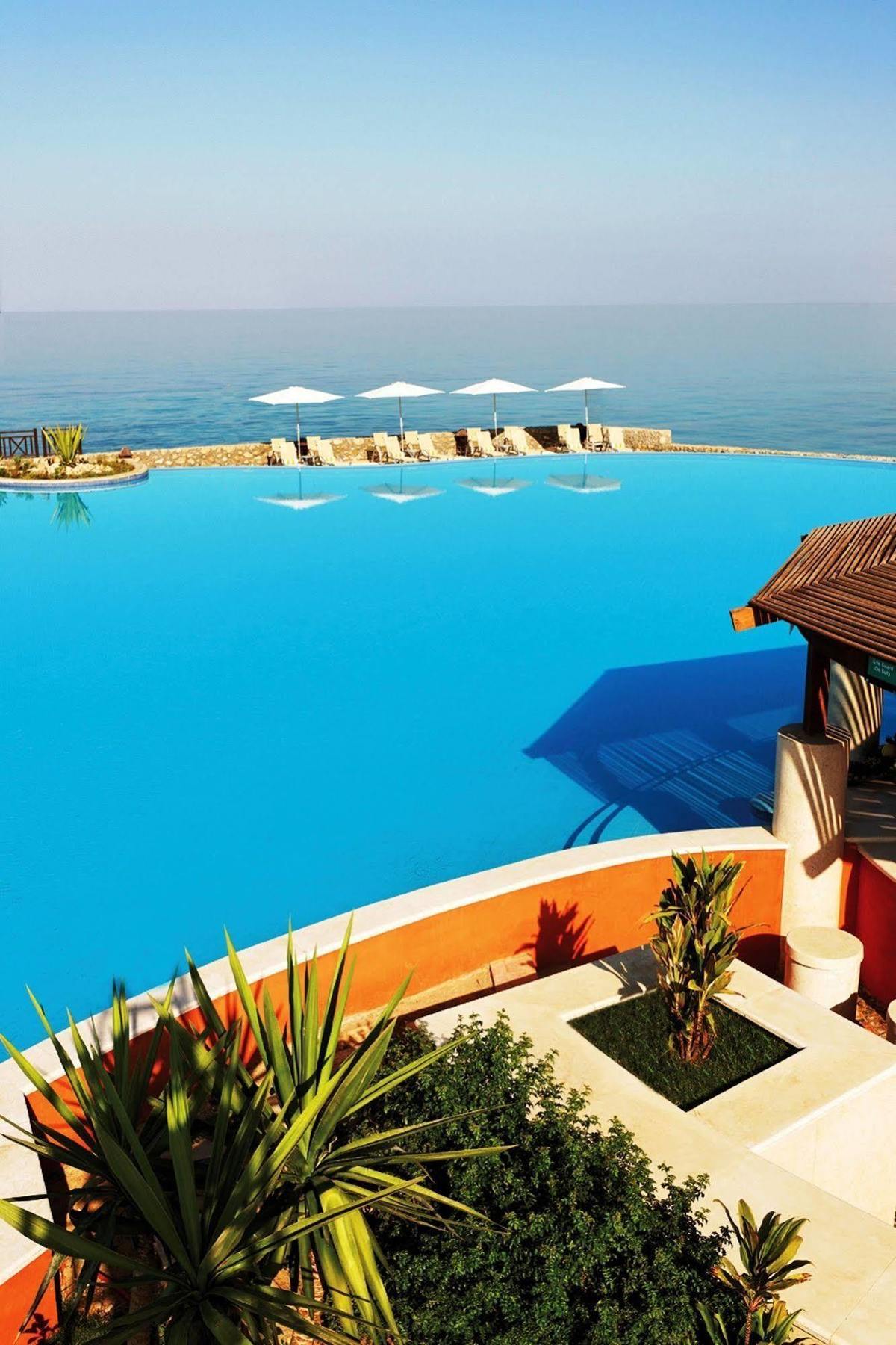 Moevenpick Resort El Sokhna Ain Sukhna Buitenkant foto Infinity pool at the Sheraton Sharm Resort